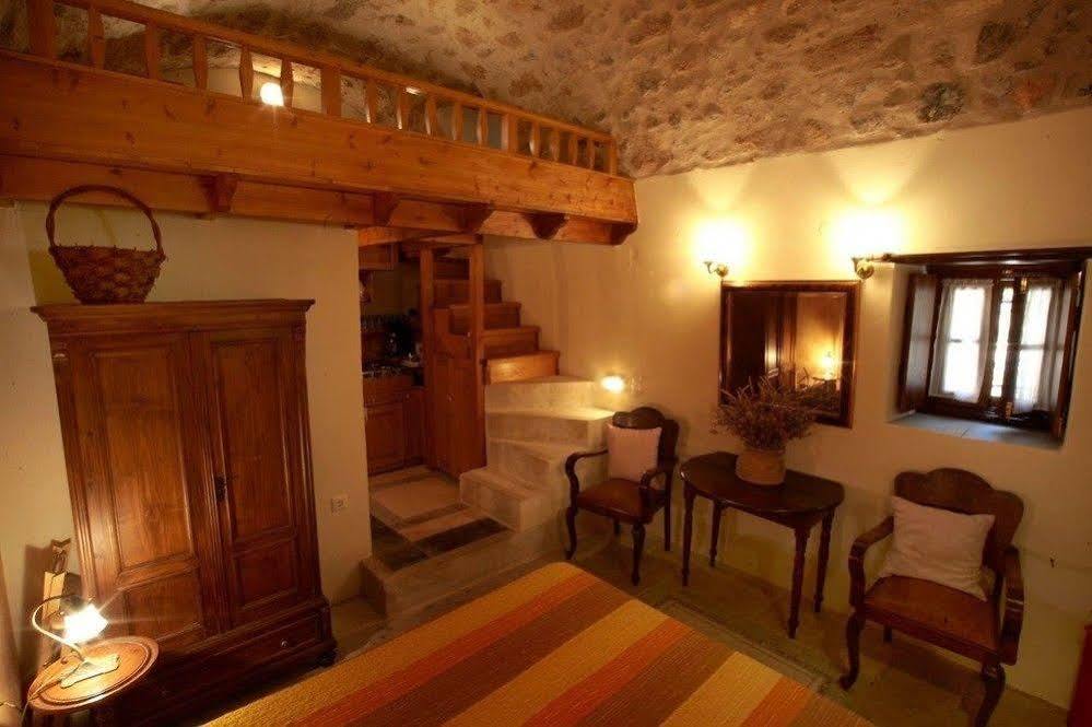Dorovinis Castlehouses